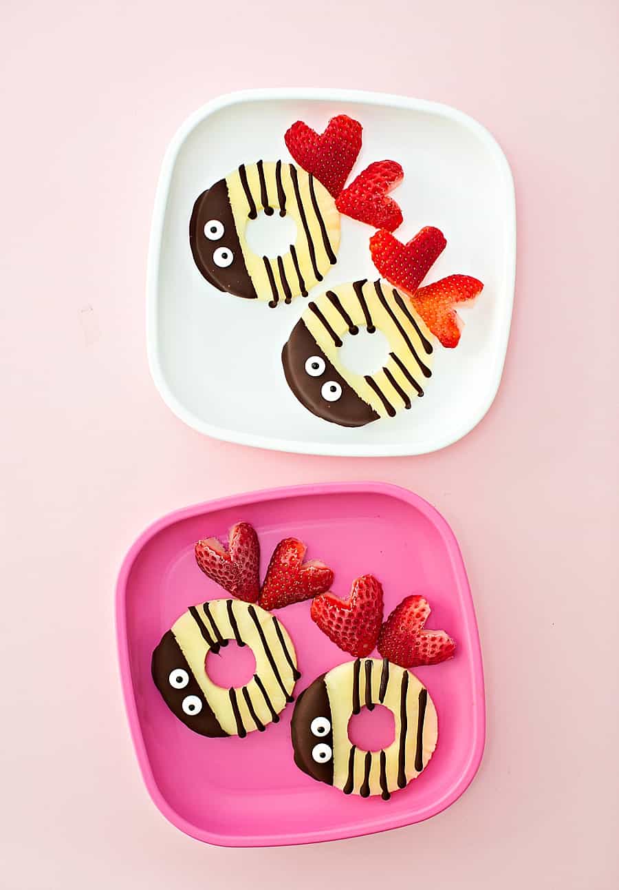 Sweeten up your kids' day or make a cute Valentine's Day snack this year with our Valentine Bee Mine Fruit Snack For Kids!