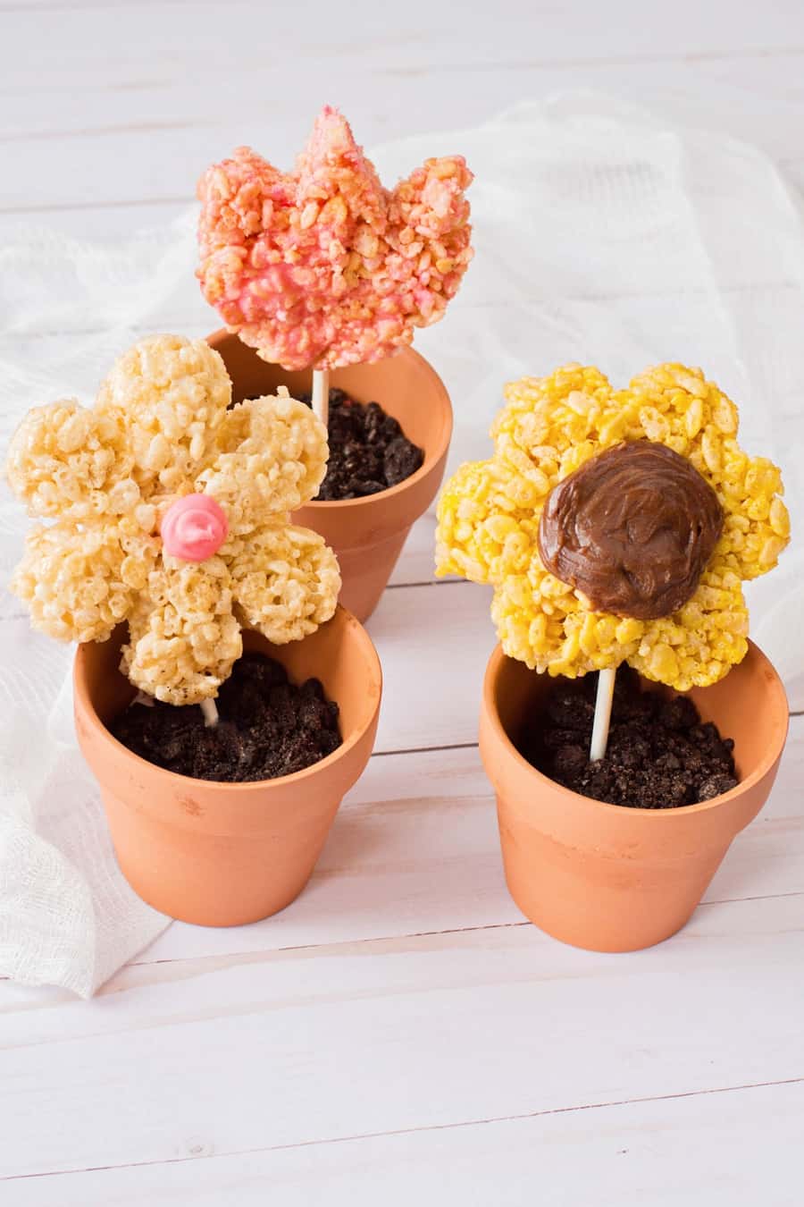 These adorable Flower Rice Krispies Treats are a sweet Mother's Day treat kids can make