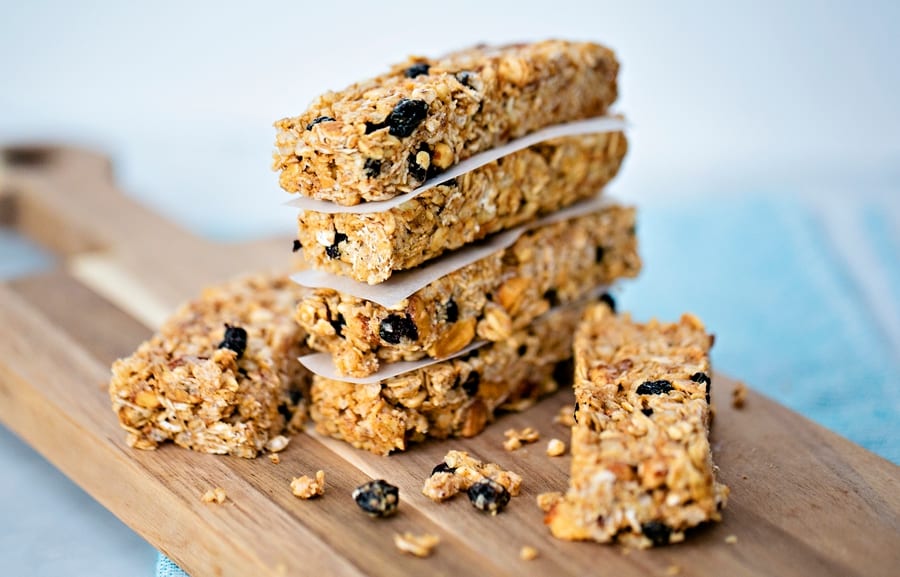 How to make easy No Bake Blueberry Almond Granola Bars 