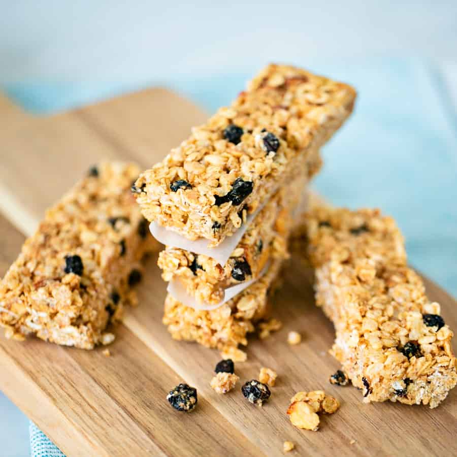 How to make No Bake Blueberry Almond Granola Bars