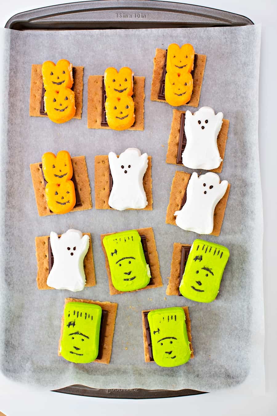 Easy Halloween S'mores