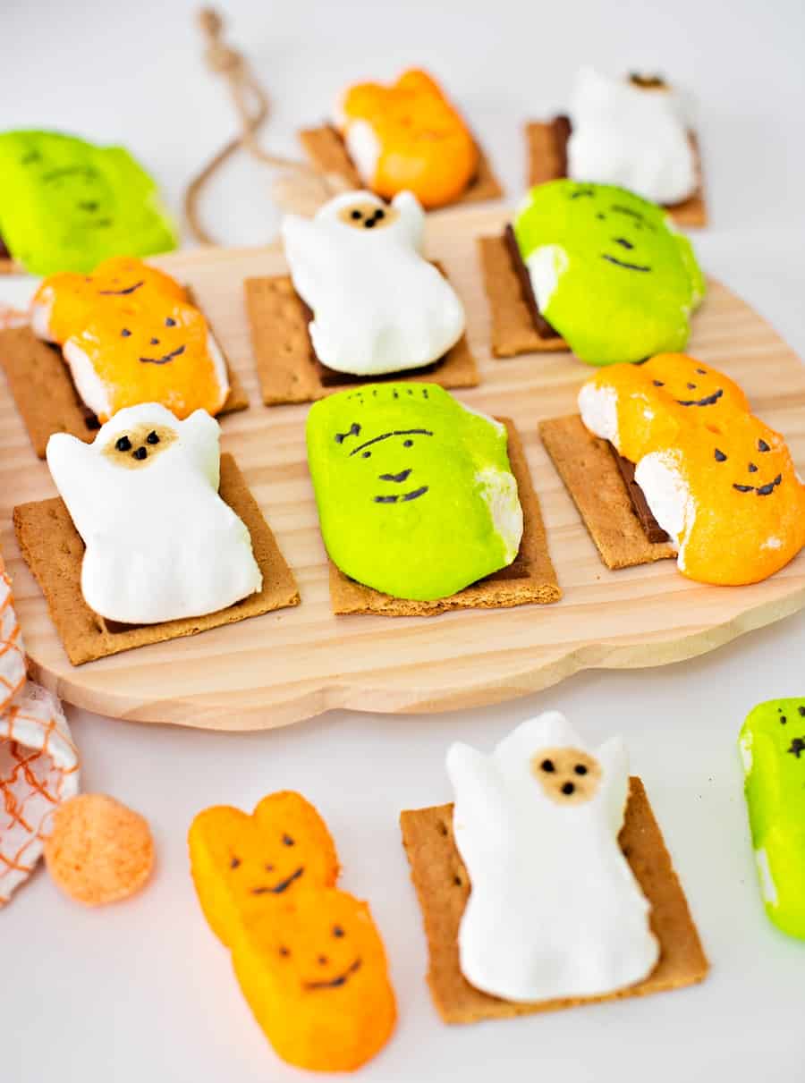 Easy Halloween S'mores - cute Halloween treat for kids
