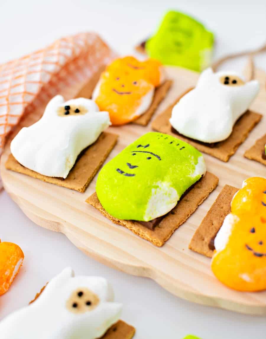 Easy Halloween S'mores - cute Halloween treat for kids