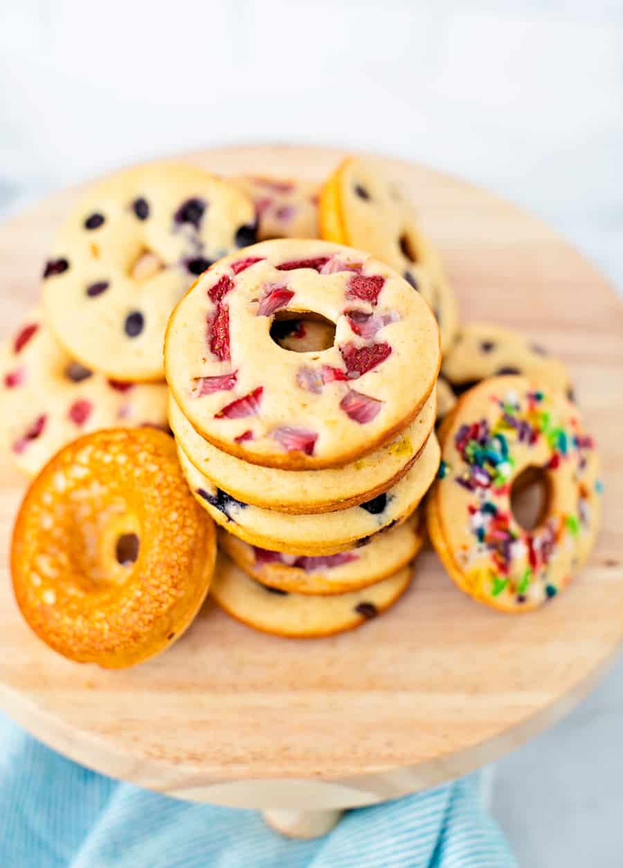  Pfannkuchenkrapfen aus einer Pfannkuchenmischung. Kinderfreundliches Frühstück. 