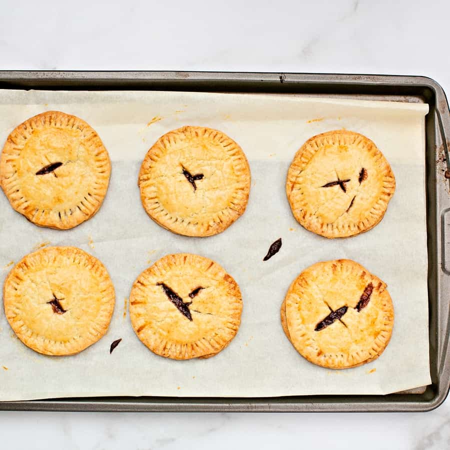 Kid snack Peanut Butter and Jelly Pies. Easy and delicious kid-friendly snack on the go. 