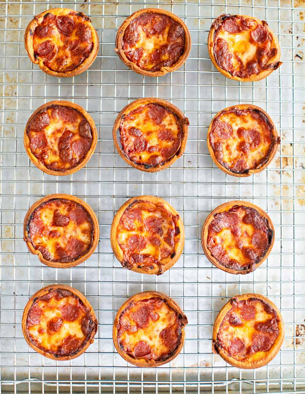 Muffin Tin Pizzas + Other Muffin Tin Dinner Ideas