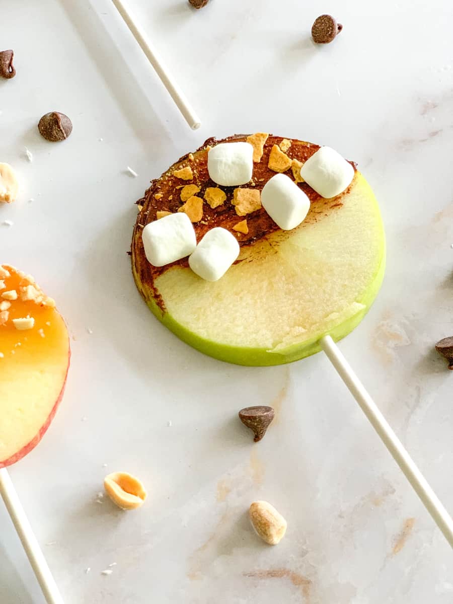 s'mores apple lollipops