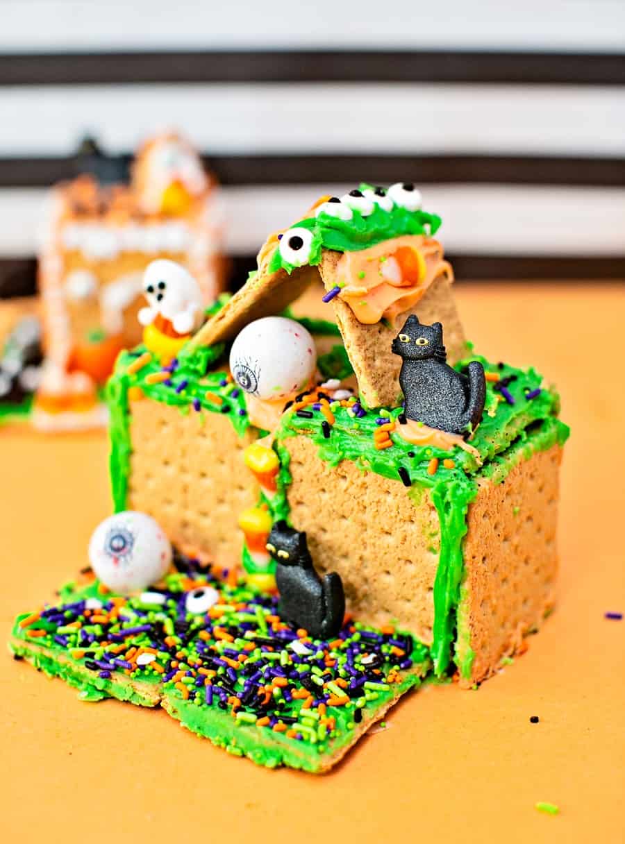 edible cookie haunted houses made of graham crackers