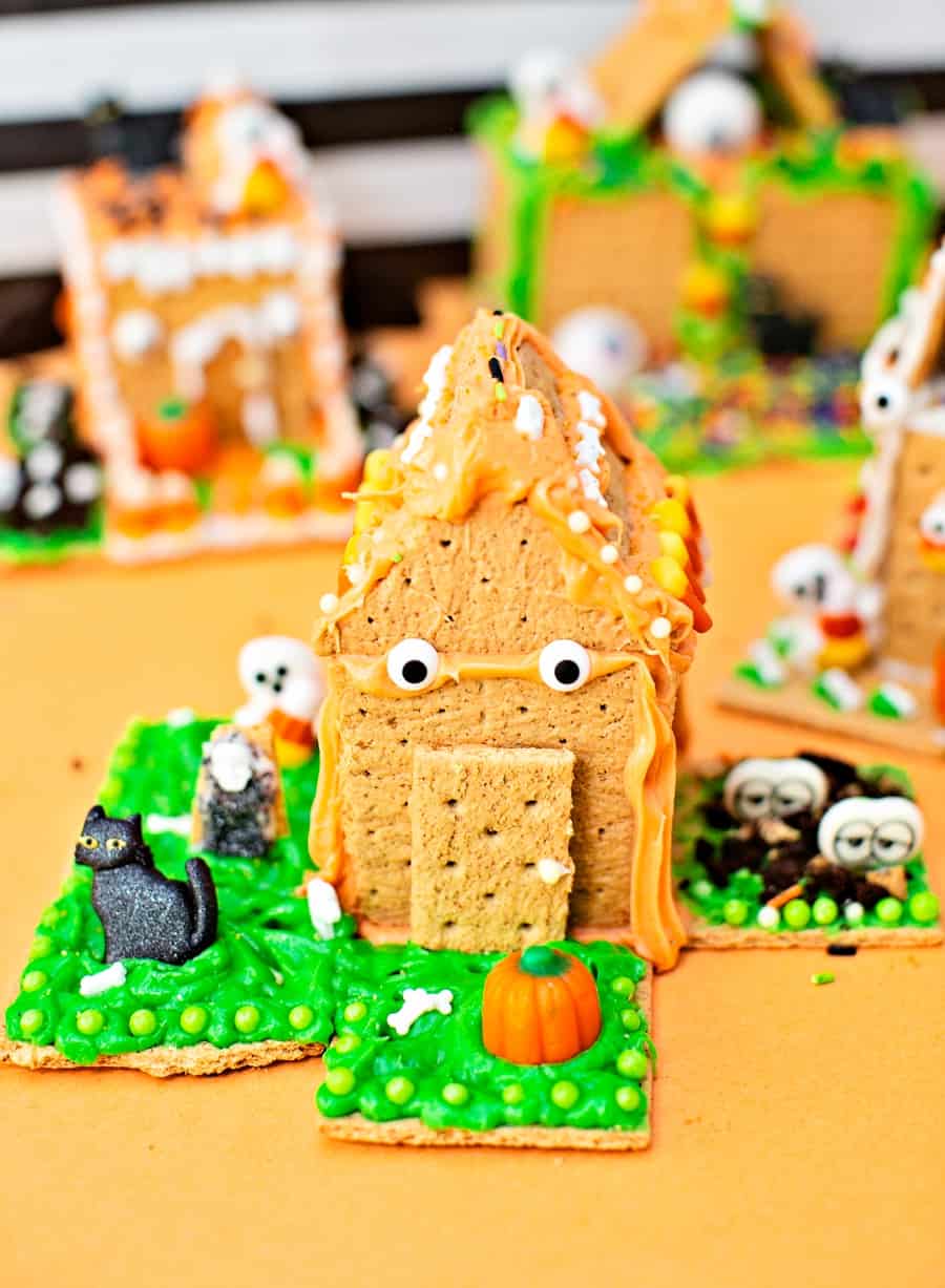 edible cookie haunted houses made of graham crackers