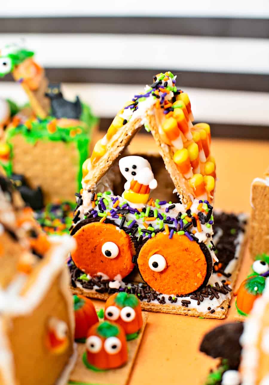 edible cookie haunted houses made of graham crackers