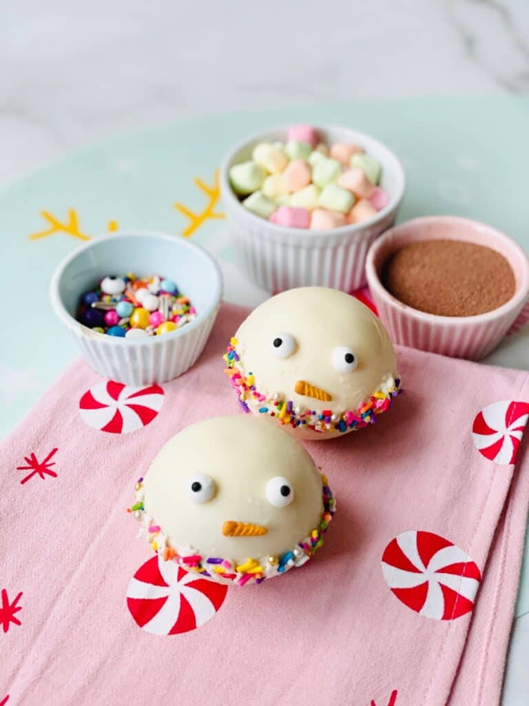 Snowman Christmas Hot Chocolate Bombs - Holiday Hot Cocoa Bombs