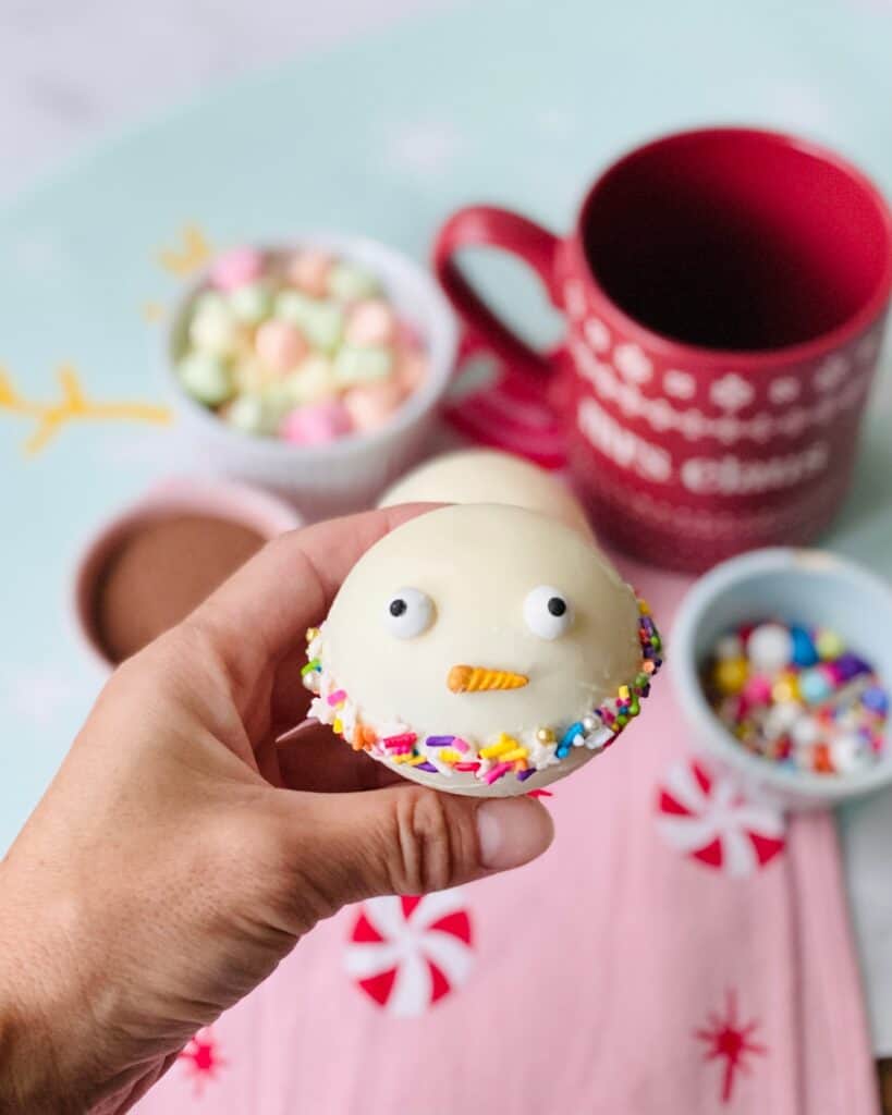 Snowman Christmas Hot Chocolate Bombs - Holiday Hot Cocoa Bombs
