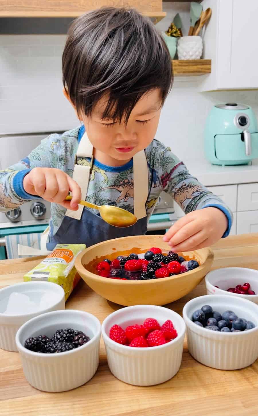 kids making berry smoothies based on nature's cereal