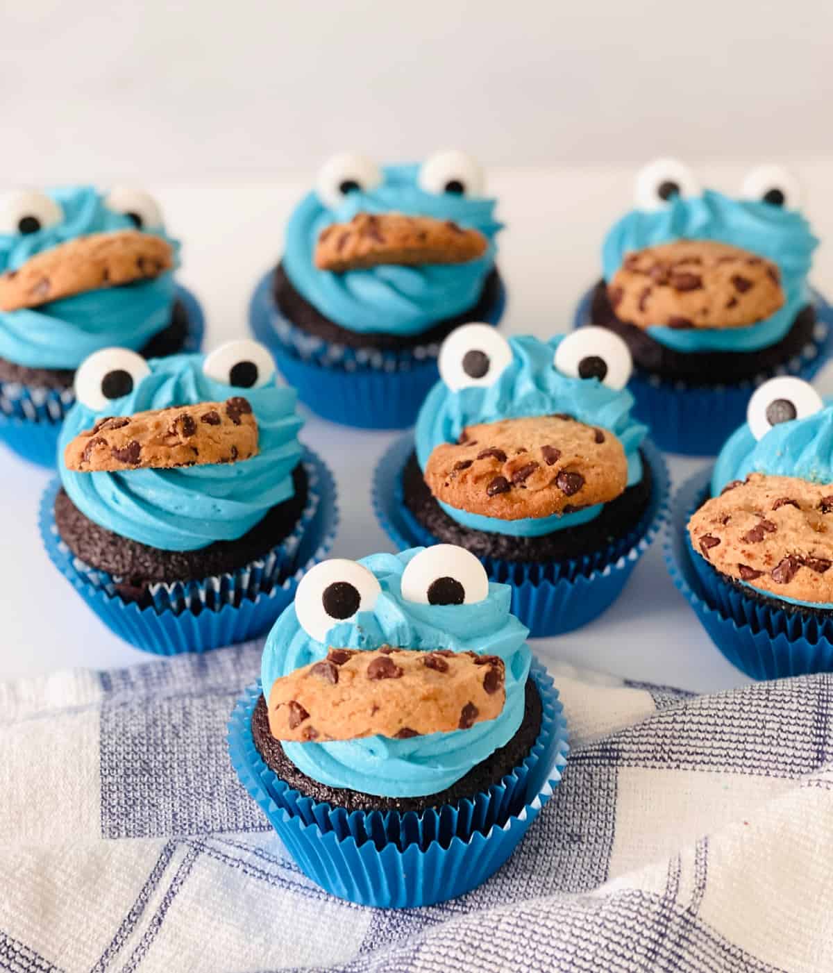 Easy Cookie Monster Cupcakes