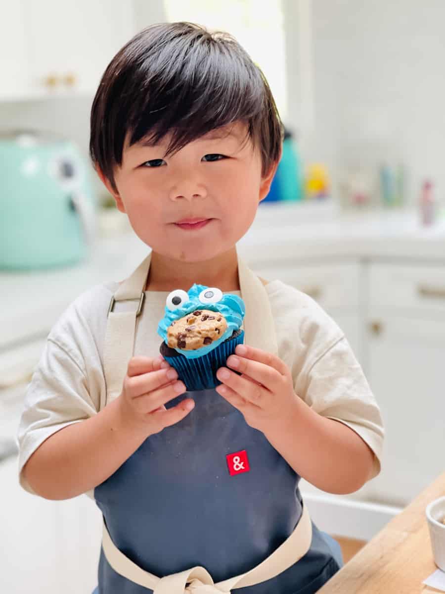 Easy Cookie Monster Cupcakes