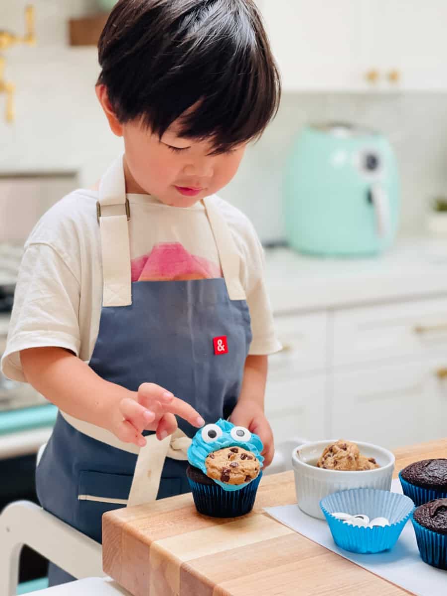 Easy Cookie Monster Cupcakes