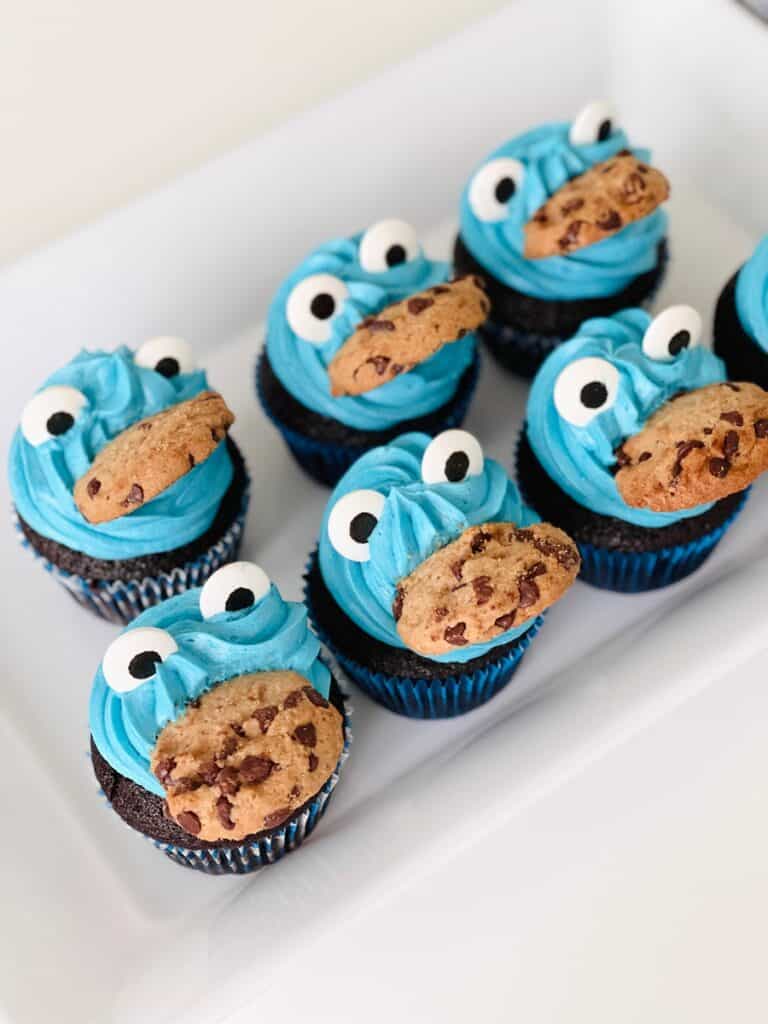 The Easiest Cookie Monster Cupcakes Kids Will Love Making