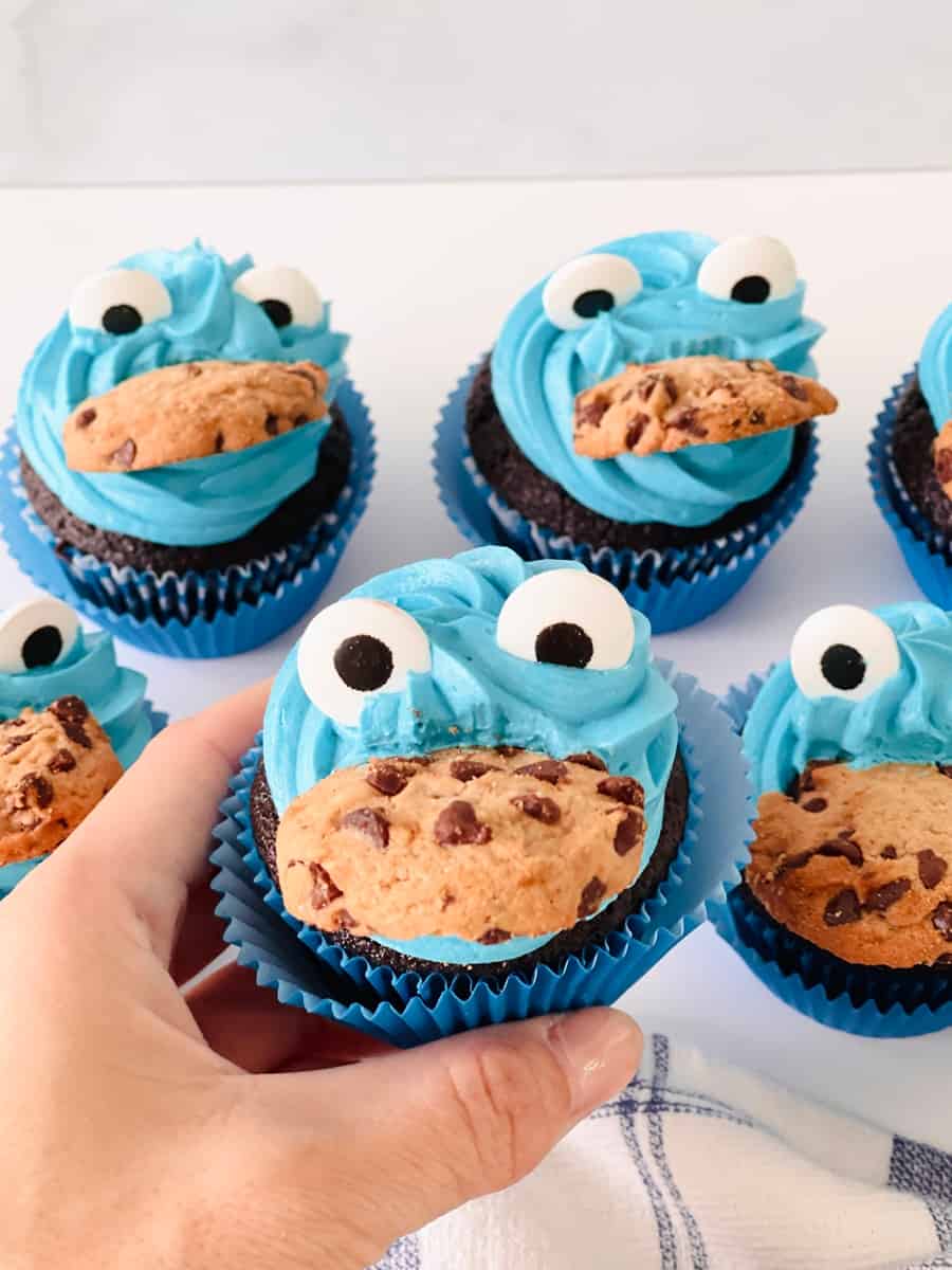 Easy Cookie Monster Cupcakes