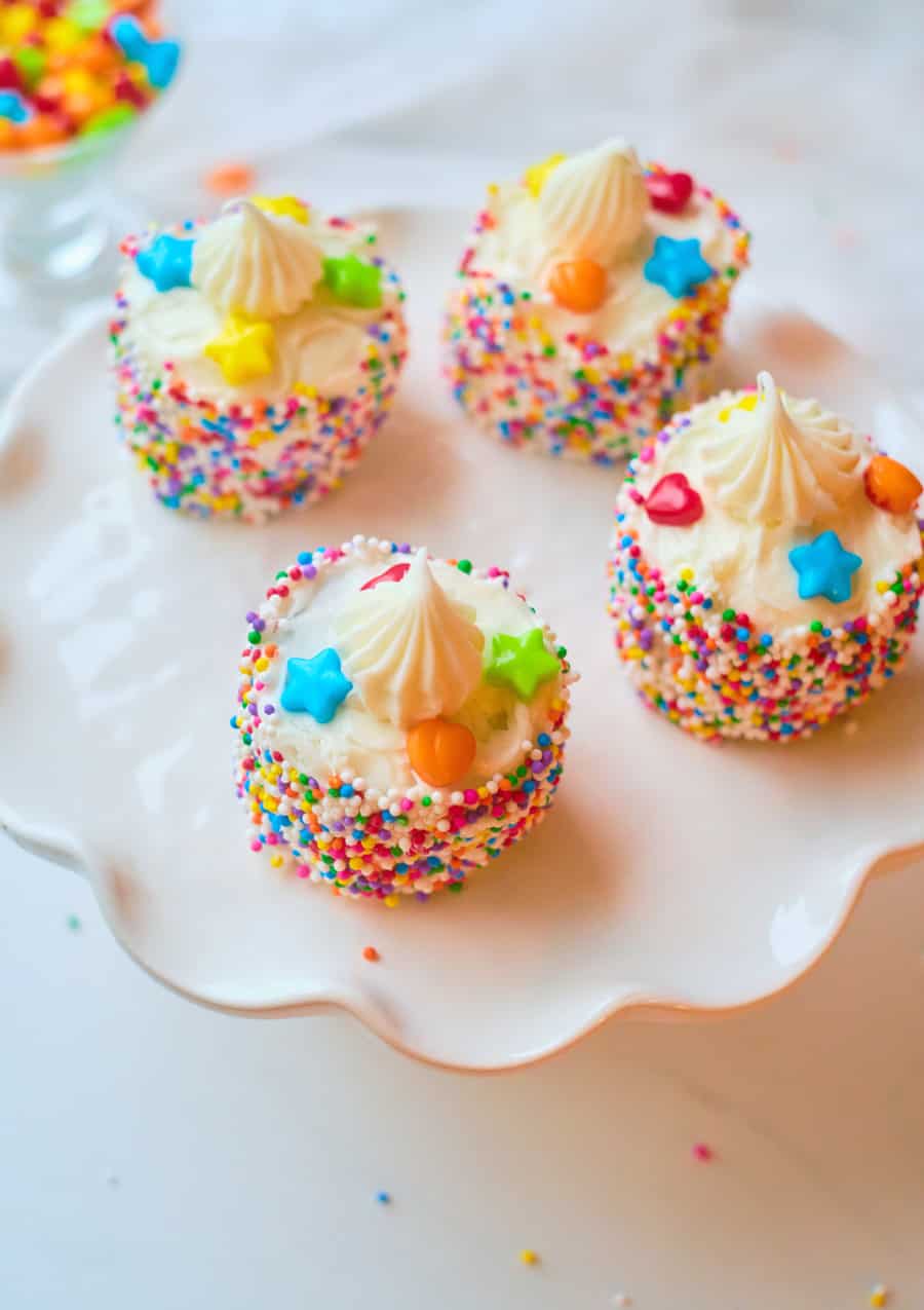 Mini rainbow cakes made of oreos