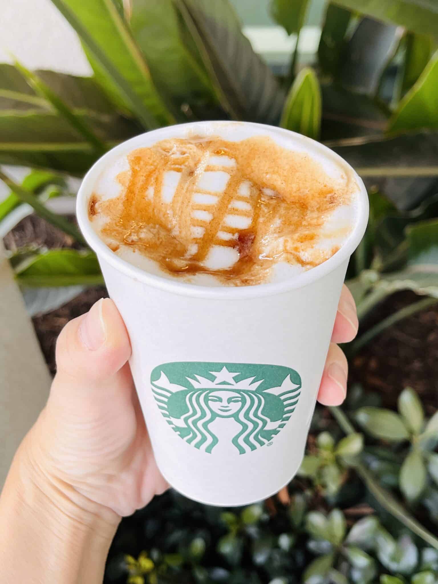 We Tried Starbuck’s Apple Crisp Macchiato Just In Time For Fall