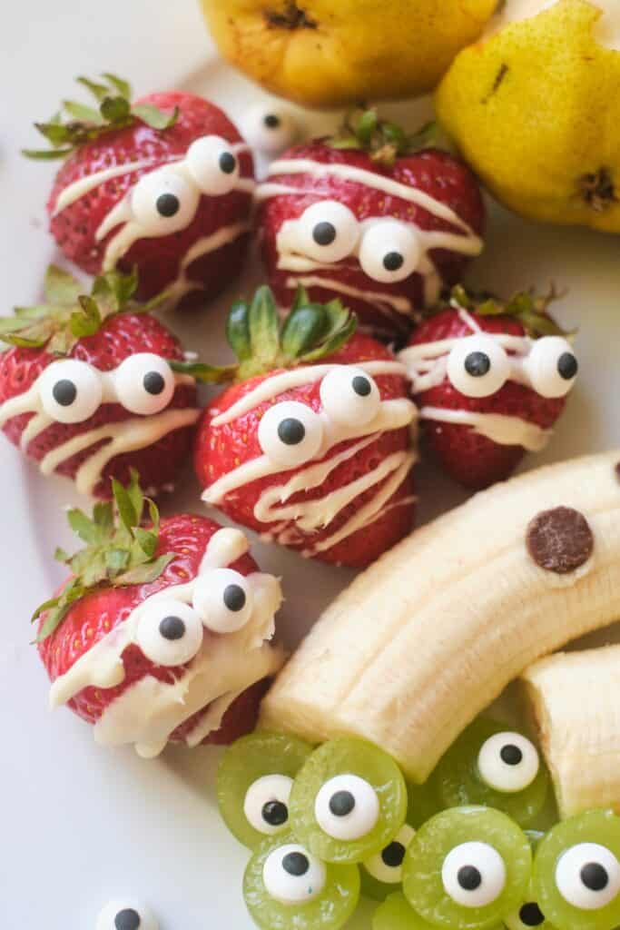 This Halloween Fruit Platter Is a Healthy Halloween Snack For Kids