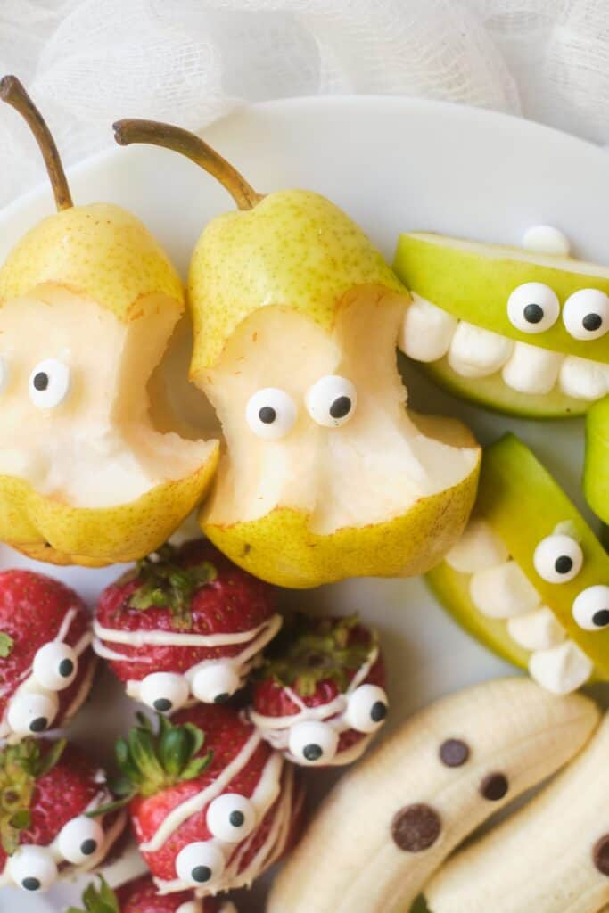This Halloween Fruit Platter Is a Healthy Halloween Snack For Kids