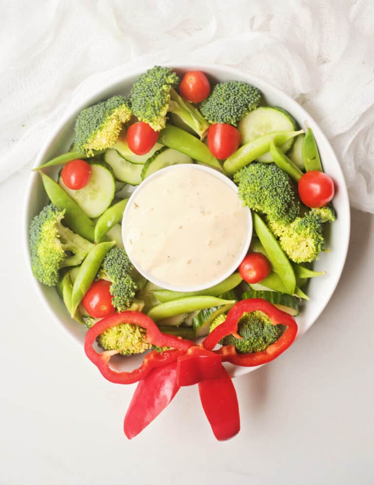 This Christmas Veggie Wreath Is A Healthy and Beautiful Holiday Appetizer