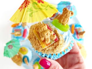 teddy bear beach cupcakes