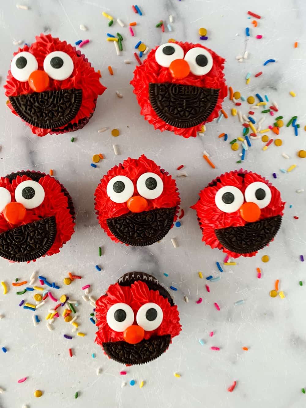 Easy and Cute Elmo Cupcakes