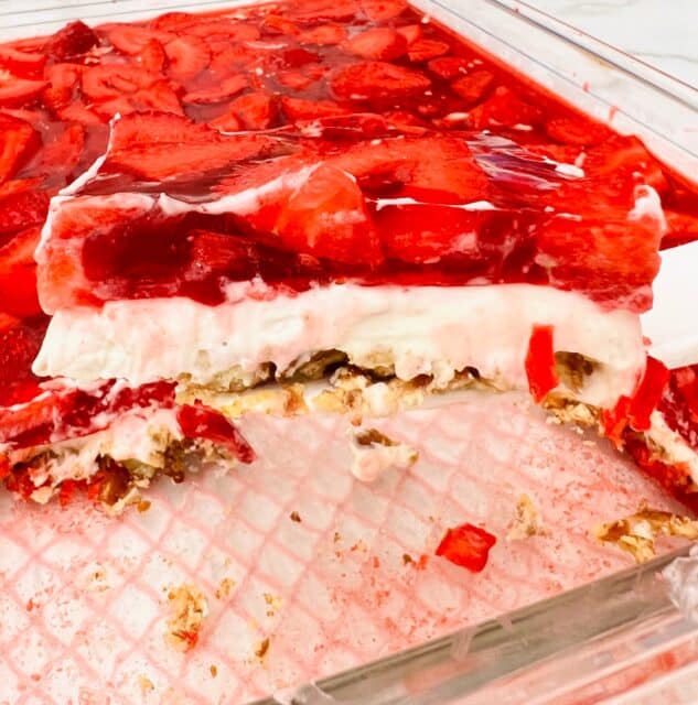 Delicious Strawberry Pretzel Salad Recipe - Easy Strawberry Pie