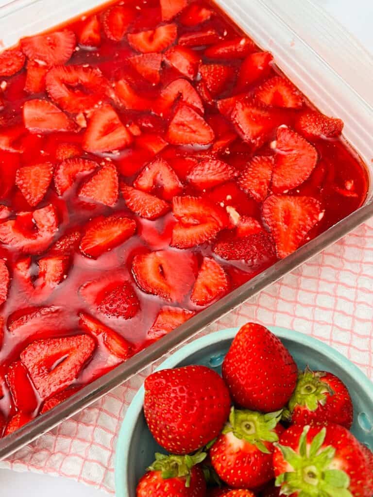 Delicious Strawberry Pretzel Salad Recipe - Easy Strawberry Pie