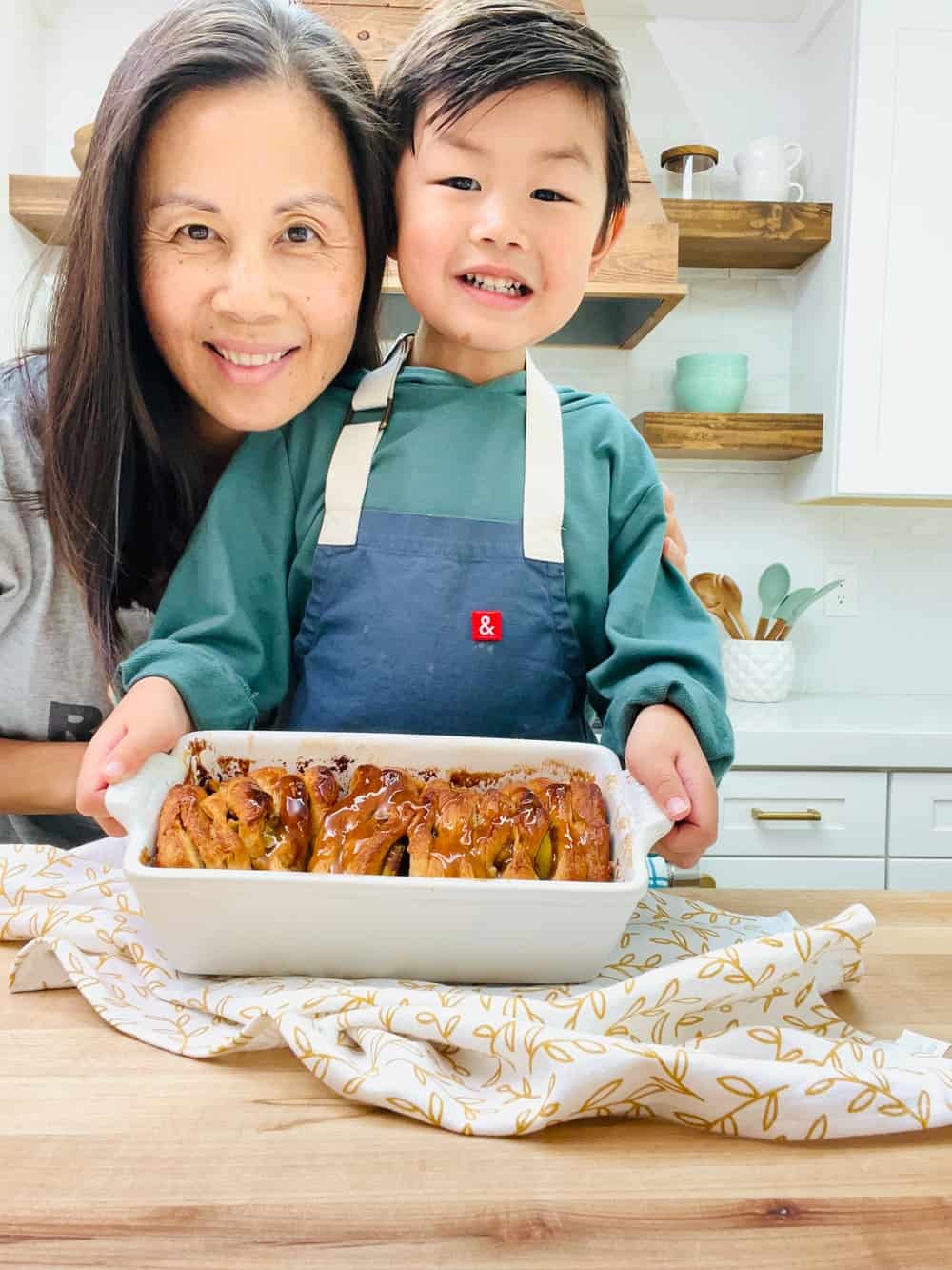 Apple Pull-Apart Bread 