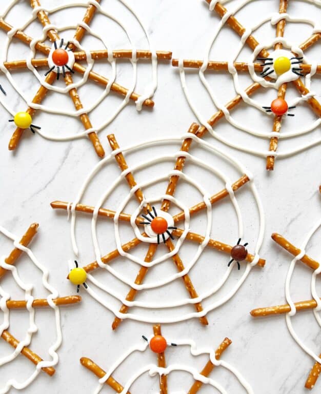 Chocolate Pretzel Spiderwebs Are The Perfect Sweet and Salty Halloween ...