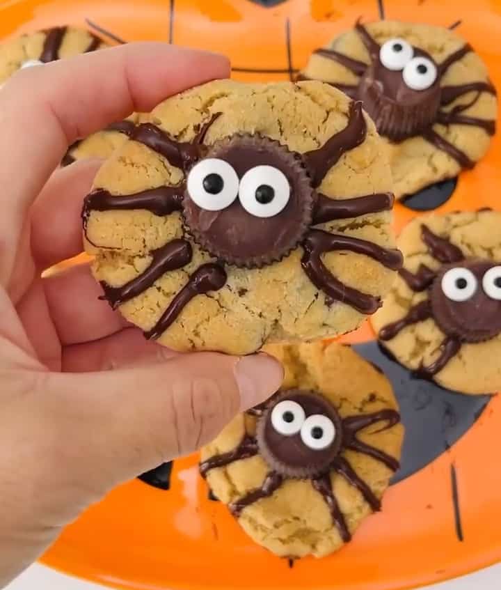 How to Make Spooky Spider Cookies for Halloween