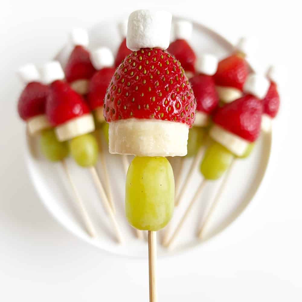 These Grinch Fruit Kabobs Are A Healthy Holiday Christmas Snack