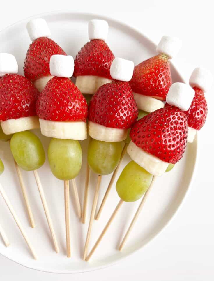 These Grinch Fruit Kabobs Are A Healthy Holiday Christmas Snack