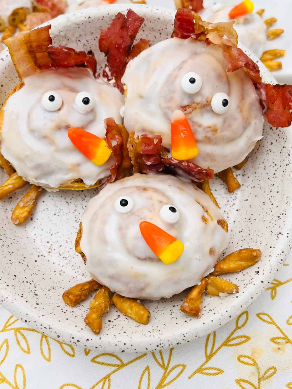 Turkey Cinnamon Rolls Are A Cute and Easy Thanksgiving Breakfast
