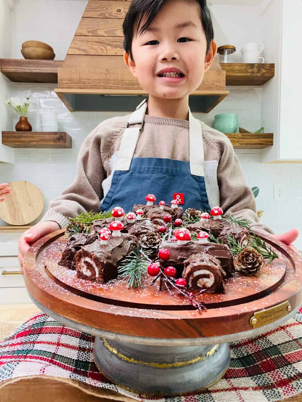 mini yule log cakes 