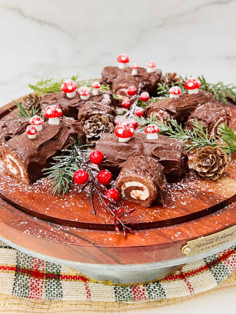 Mini Mocha Yule Log Cakes (Bûche de Noël) - El Mundo Eats