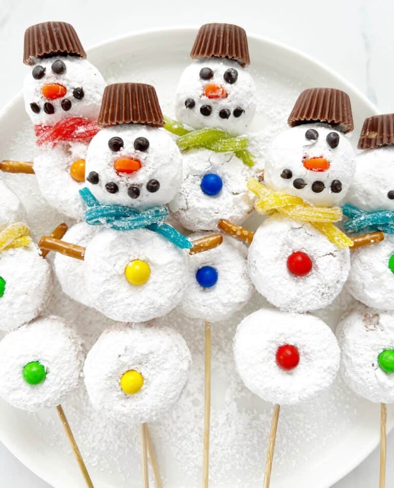 These Easy Adorable Snowman Donuts Are A Festive Treat