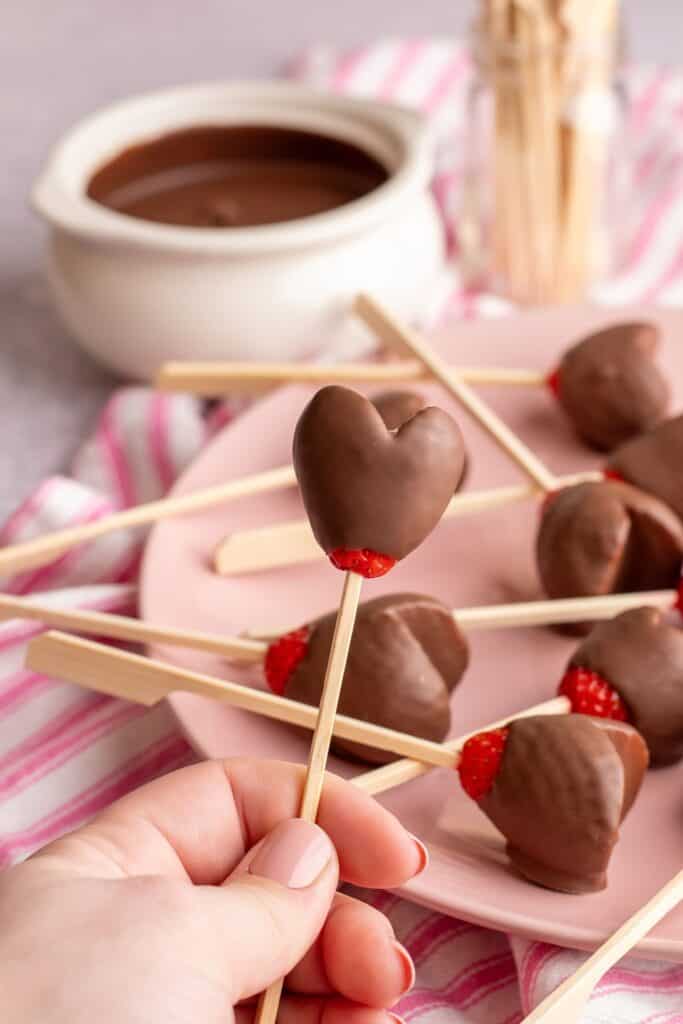 These Chocolate Strawberry Hearts Will Sweeten Your Valentine's Day