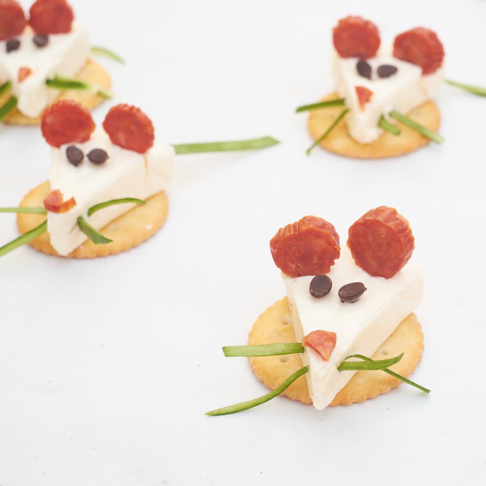 Mouse Cheese Crackers Are The Cutest Appetizers