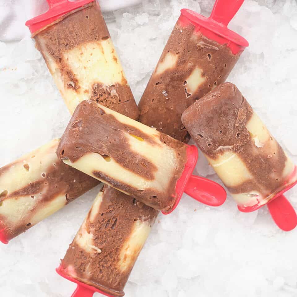 Easy Homemade Vanilla and Chocolate Jello Pudding Pops