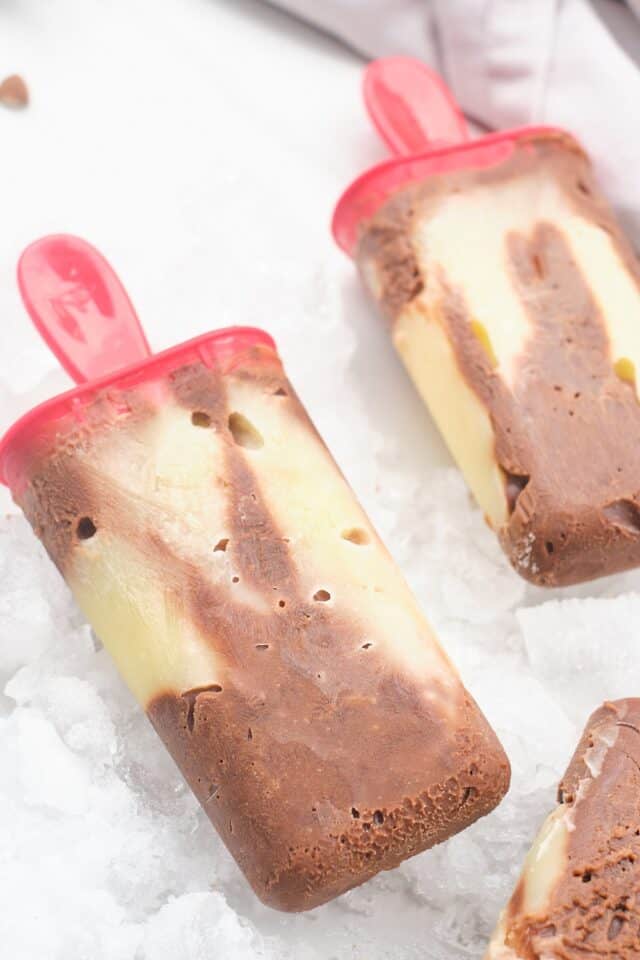 Easy Homemade Vanilla and Chocolate Jello Pudding Pops