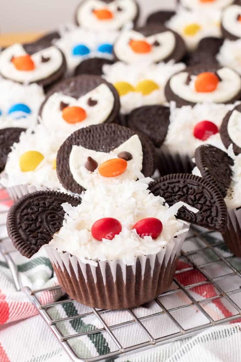 Easy Penguin Cupcakes: Festive Holiday Winter Treat