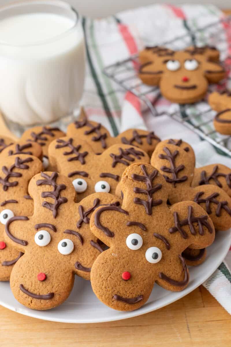 Reindeer Gingerbread Cookies Fun Holiday Baking Hack