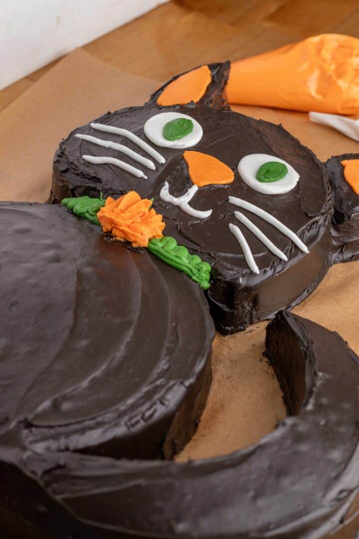 This Easy Black Cat Cake Is The Perfect Halloween Dessert