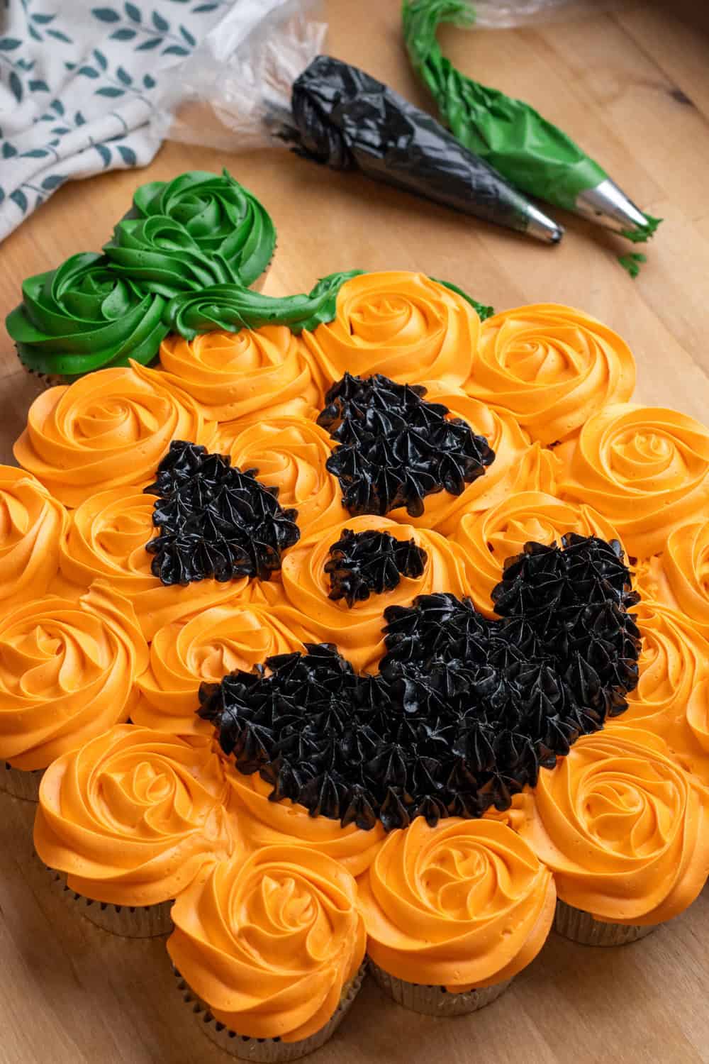 Pumpkin Pull-Apart Cupcakes