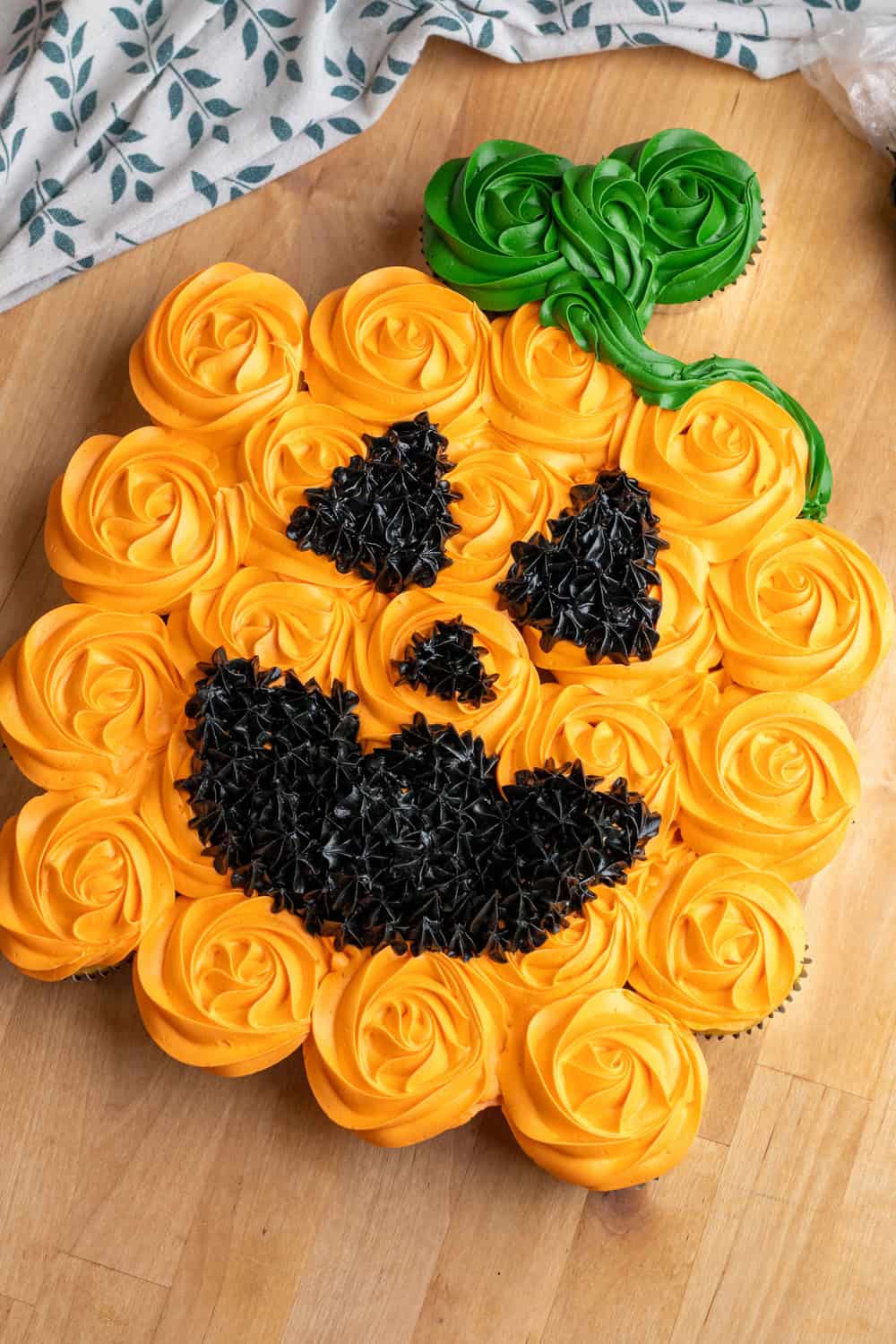 Pumpkin Pull-Apart Cupcakes