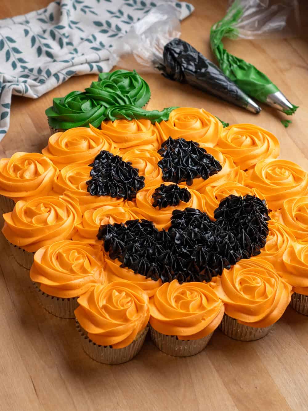 Pumpkin Pull-Apart Cupcakes
